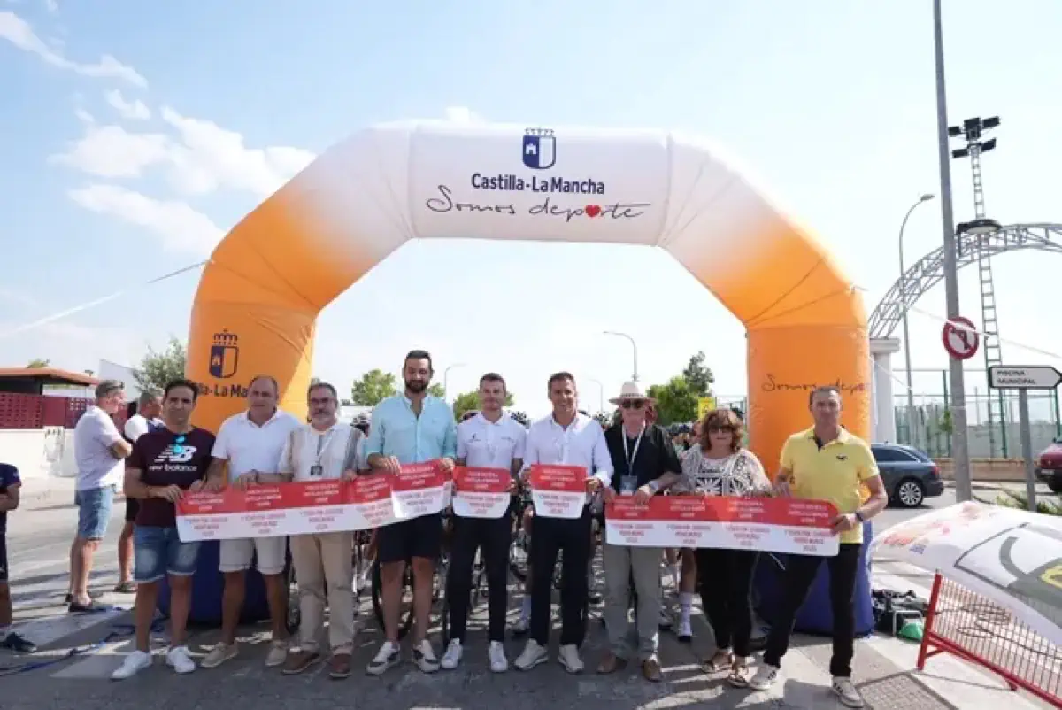 Corte de cinta Vuelta CLM fem etapa 1