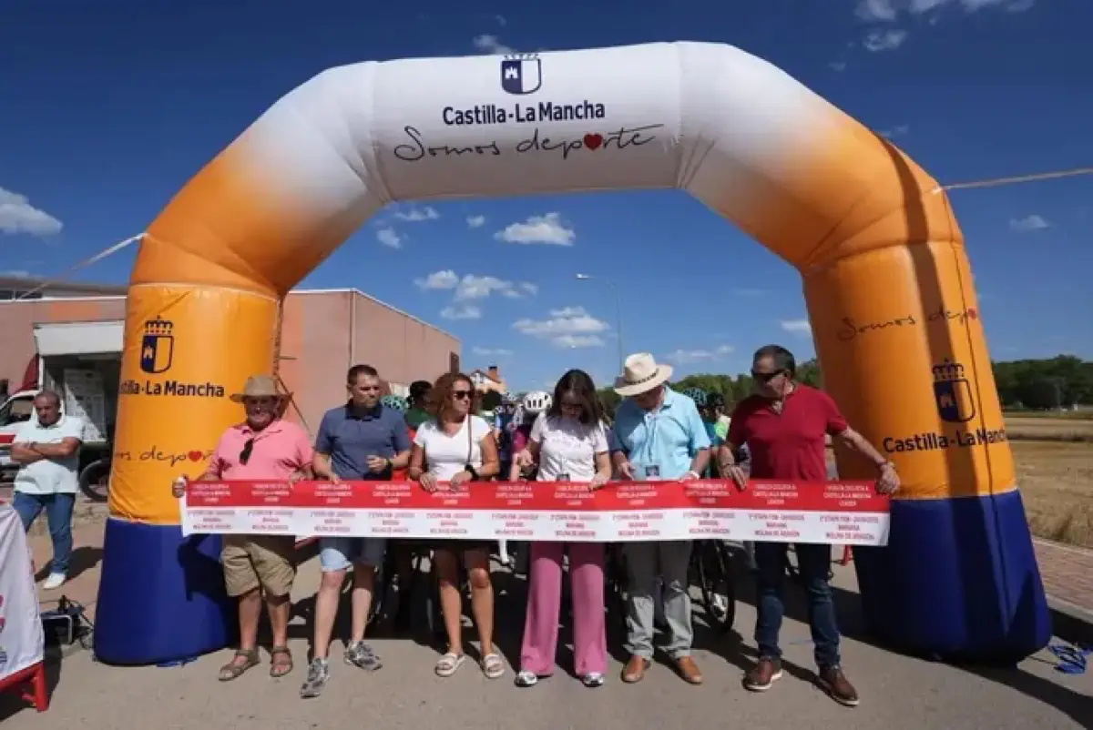 Corte de cinta Vuelta CLM fem etapa 2