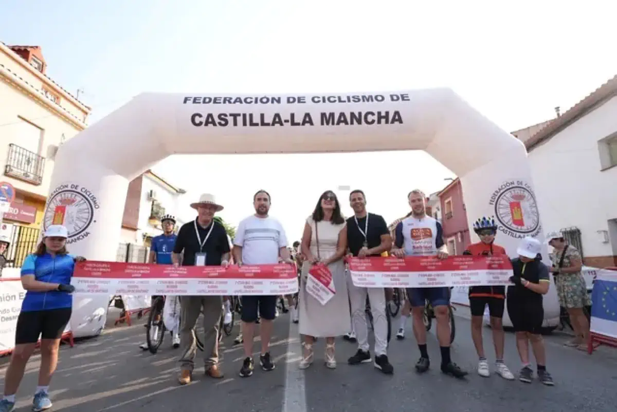 Corte de cinta Vuelta CLM Ruidera etapa 2