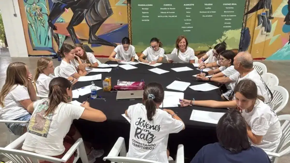 Jóvenes con Raíz Almagro escritura creativa