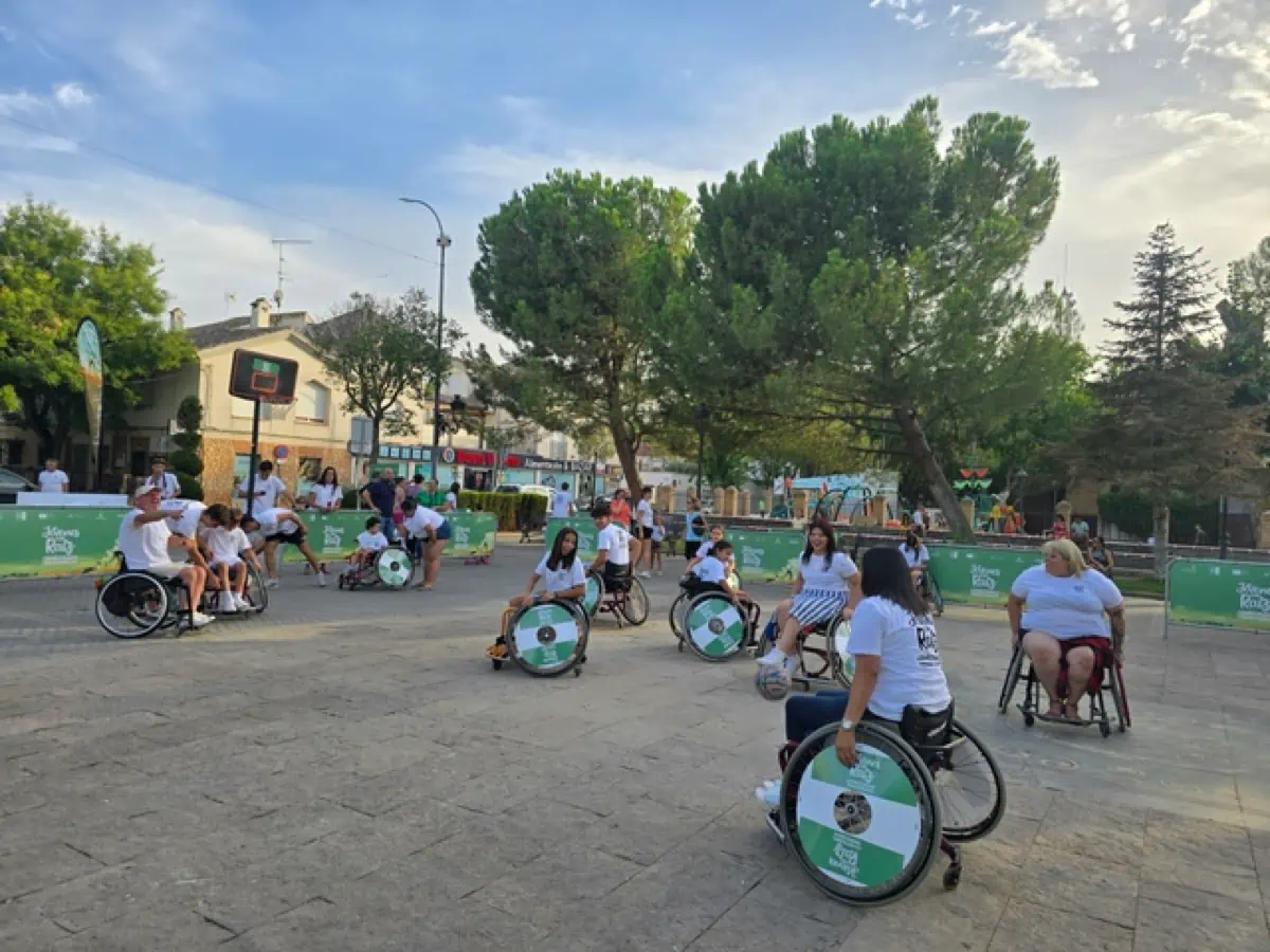 Jóvenes con Raíz en Quintanar sillas de ruedas