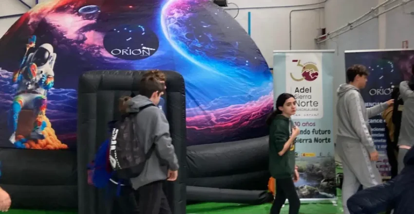 adel-acerca-la-astronomia-a-los-institutos-de-la-sierra-norte