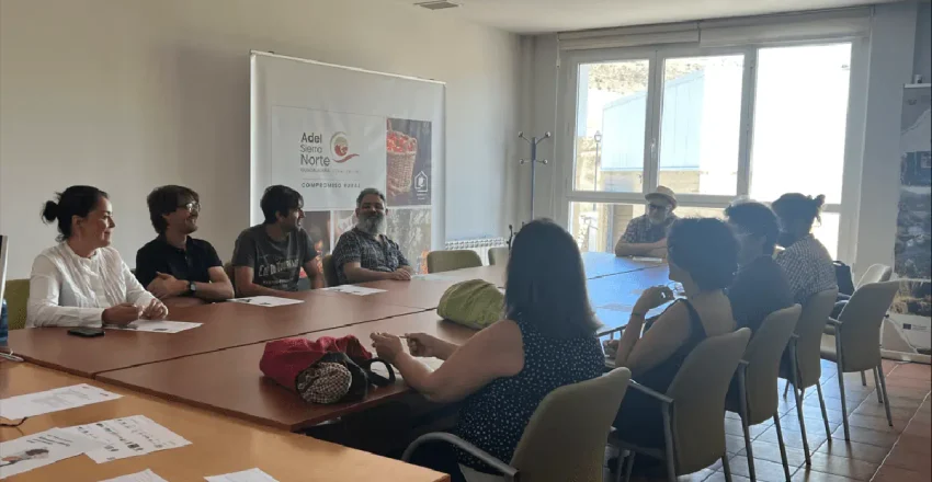 adel-pone-en-valor-la-artesania-local-de-la-mano-de-redr