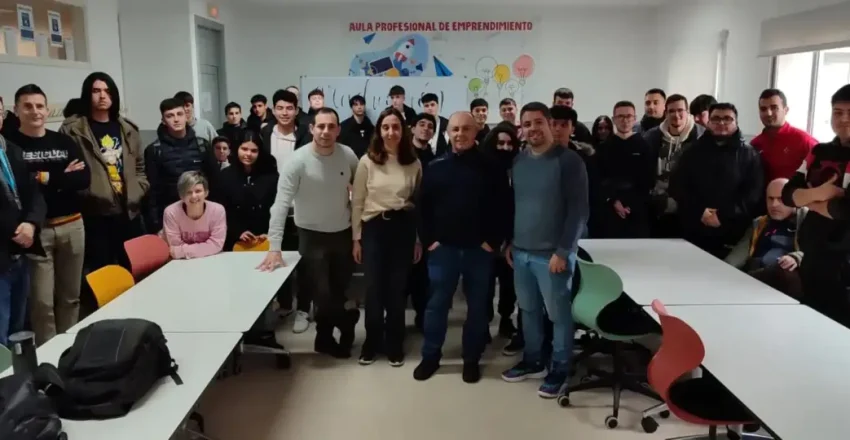 adiman-analiza-con-el-alumnado-del-instituto-de-iniesta-el-futuro-de-la-digitalizacion-en-la-manchuela-conquense