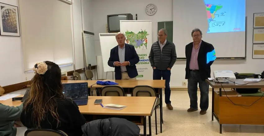 cerca-de-una-veintena-de-personas-asisten-al-curso-de-capacitacion-empresarial-en-el-medio-rural-en-guadalajara