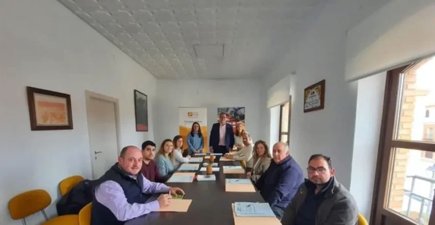 el-gdr-dulcinea-firma-contratos-de-ayudas-leader-con-emprendedores-que-invertiran-12-millones-de-euros-en-la-comarca