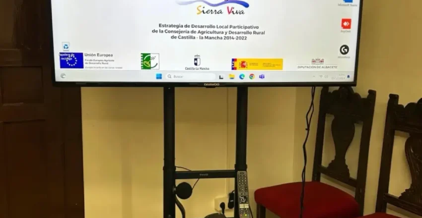 el-gdr-sierra-del-segura-dota-a-la-comarca-de-13-sistemas-portatiles-de-videoconferencia