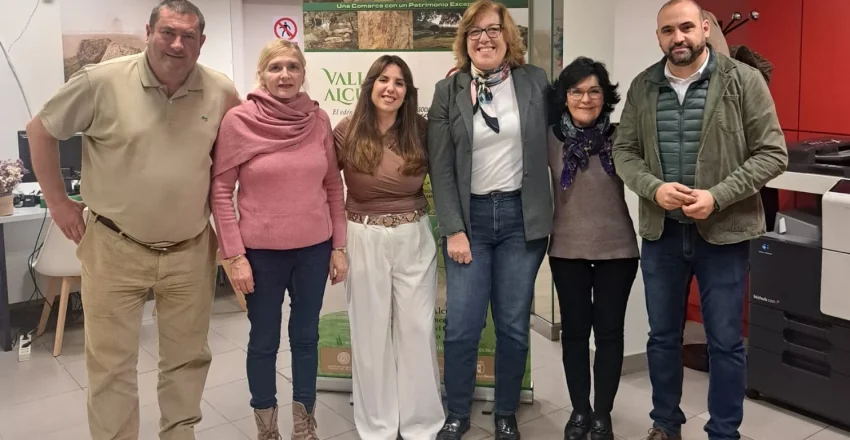 Firma_contratos_presidenta_junto_a_delegada_y_alcaldes