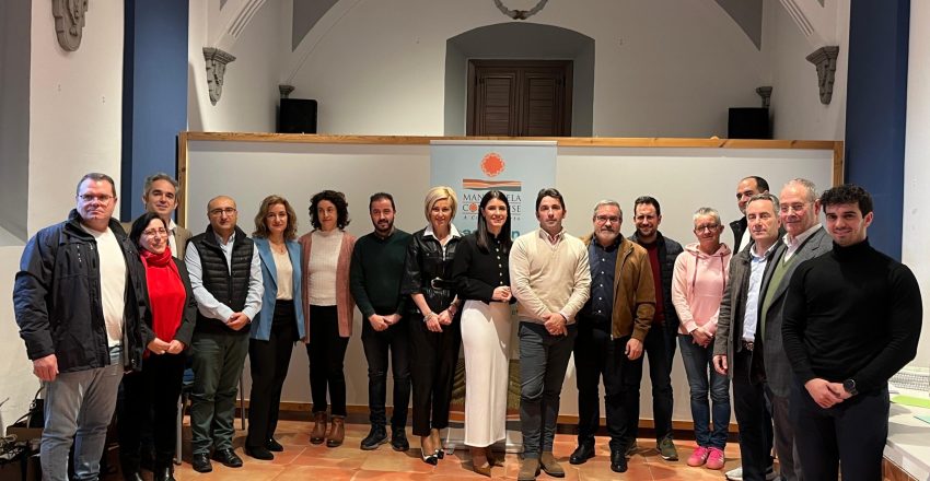 Firma contratos ADIMAN con agroalimentarias, promotores junto a autoridades