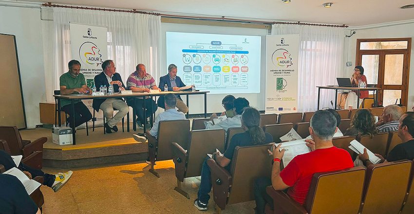 Foto1_Presentada-la-Agenda-de-Desarrollo-Urbano-y-Rural-(ADUR)-de-la-comarca-Molina-de-Aragón–Alto-Tajo,-una-hoja-de-ruta-para-construir-el-futuro-del-territorio