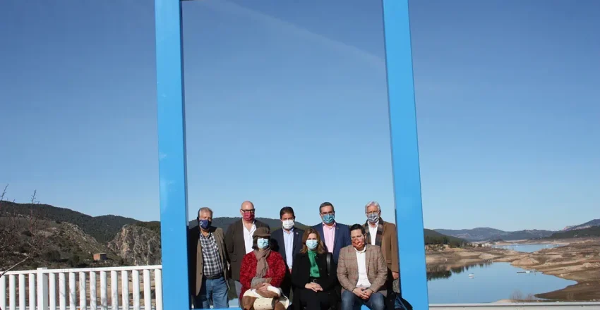 inaugurados-los-marcos-gigantes-instalados-en-brihuega-y-sacedon-para-poner-en-valor-los-recursos-del-territorio