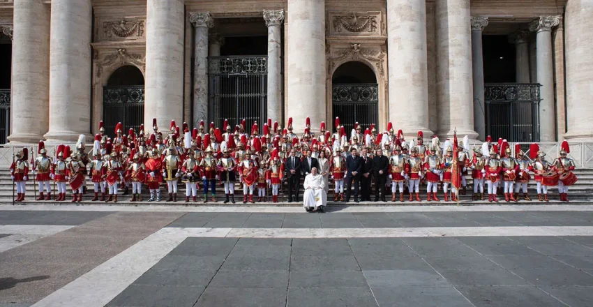 la-delegacion-de-la-ruta-de-la-pasion-calatrava-vuelve-muy-satisfecha-de-su-viaje-a-roma