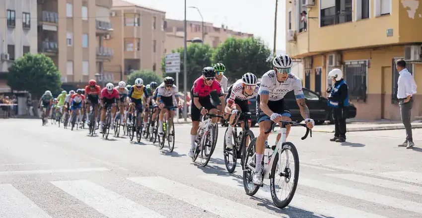 la-i-vuelta-ciclista-castilla-la-mancha-leader-dejo-un-importante-impacto-en-la-comarca-de-sierra-del-segura