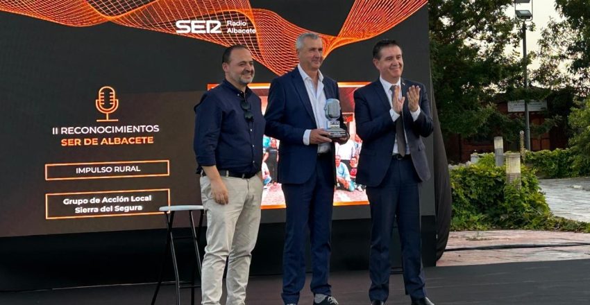 Premio Impulso Rural, pte y gerente junto a presidente Diputación