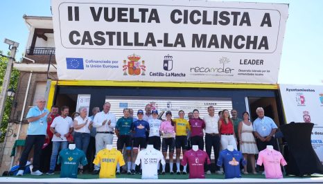 Primera etapa, podium meta ganadoras junto a autoridades
