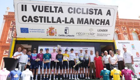 quinta etapa, foto ganadores y autoridades en Manzanares