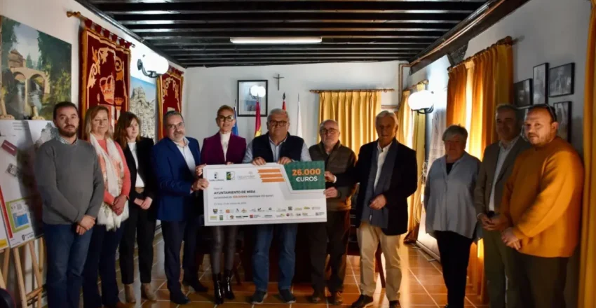 recamder-y-25-grupos-de-desarrollo-rural-donan-26000-euros-a-mira-para-ayudar-en-su-recuperacion-tras-la-dana