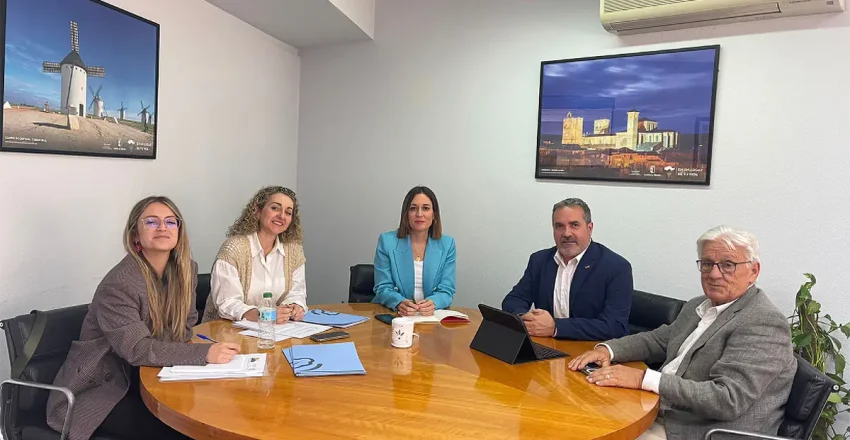 recamder-y-junta-de-comunidades-colaboraran-para-poner-en-valor-la-artesania-del-medio-rural