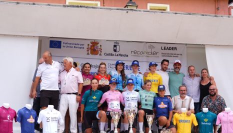 Segunda etapa, ganadoras junto a autoridades