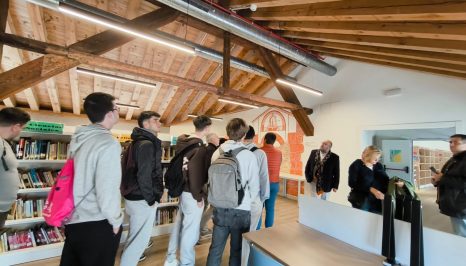 Visita alumnado UCLM, biblioteca Yepes