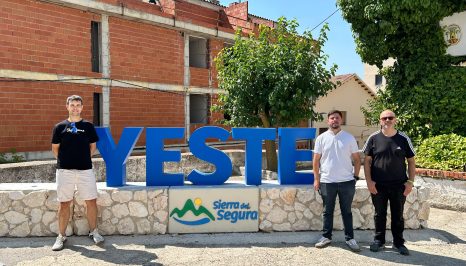 Visita obras Yeste, letras corpóreas