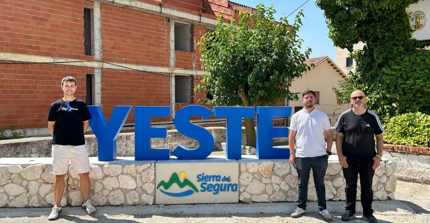 Visita obras Yeste, letras corpóreas